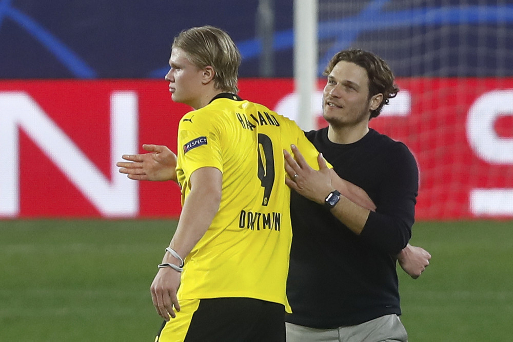 媒体蜂拥而 媒体蜂拥而