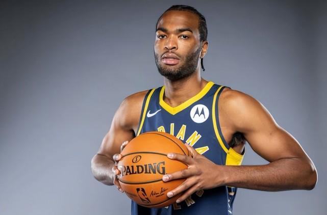 而场边的德 而场边的德