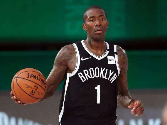 然而球场给 然而球场给